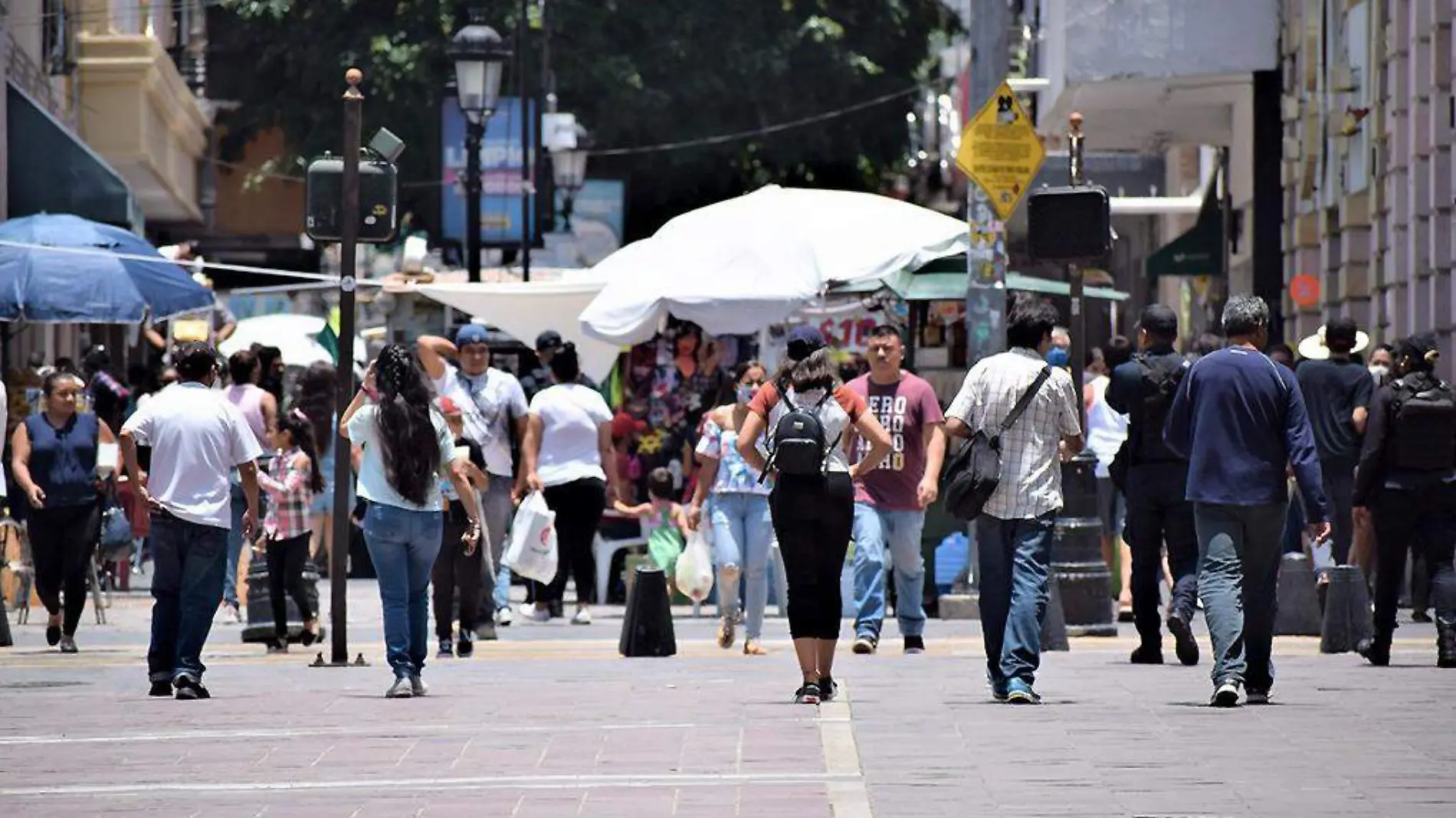 Personas caminando